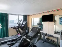 Quality Inn & Suites Hotels in der Nähe von Carew Turm