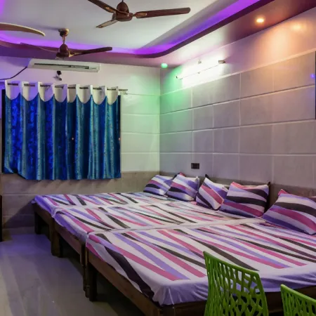 Sri Priya Lodge Отели в г. Дхармапури