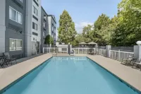 Spark by Hilton Kannapolis - Pools