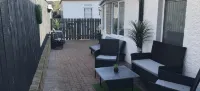 Peacock Guest House - parking