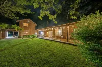 Chautauqua Farmhouse & Cabin - Sleeps 12 - Streamside Retreat - Homestays