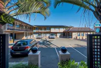 Pigeon House Motor Inn - parking