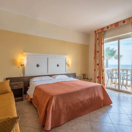 Hotel Orizzonte Отели рядом с достопримечательностью «Пляж Спизоне»