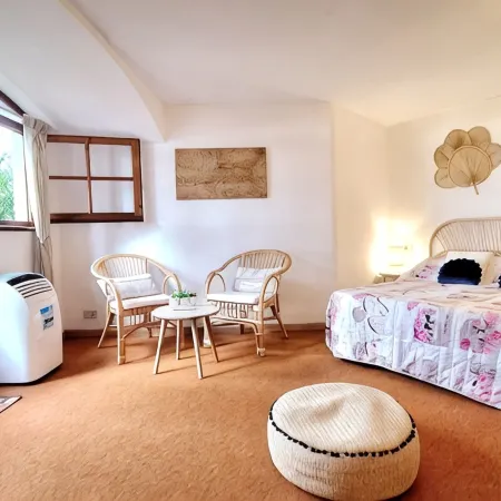 Villa Veranda, big private pool in relaxing green hills just 4 km from the beach