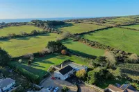 Private Indoor Heated Pool, Sauna + Snooker Room Next to Jurassic. Coastal Path - 4-Star