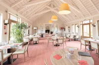 Hotel le Golf Parc Robert Hersant - Parkplatz