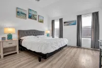 3 Blocks to the Beach! - 4-Star