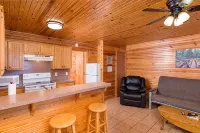 Cozy Secluded Cabin with a Hot Tub - Chalets