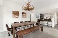 Ski-In/Ski-Out PRIME LOCATION w/ Mountain Views. Best location in Breckenridge. - غرفة مطلة على الجبل