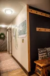 Family Cabin on Cowlitz River-Covered Deck/Hot Tub/Games! Pet Friendly! - Hytter