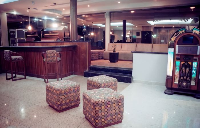 El Paseo Hotel