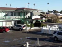 Travelers Beach Inn - parking