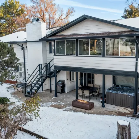 8 Bedrooms, Sleeps 20:  Hot Tub, 20Mins to Denver/Red Rocks