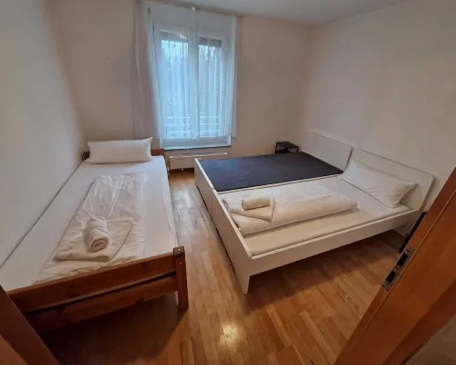 Spacious Apartment with Park View – Ideal for Families & Business Travelers Hotels in Biberach