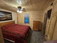 Blissful cozy, year round, lakeside cabin on Butternut Lake.  Dogs welcome. - Alppimaja