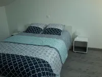 Air-conditioned gîte "le pigeonnier"- prepared beds + bathroom linen provided
