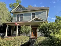 2/2 Apt downtown in restored historic home yr 1891