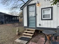 The Tiny House Experience, at That Treasure House .. 2 Bed Loft & 1 Bath