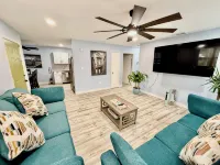 Heart of GNV with King beds, High speed Internet and 75 inches small TV - Bungalows