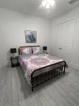 2Br First Floor. Walk to Downtown Stuart and Walk Riverfront Park.