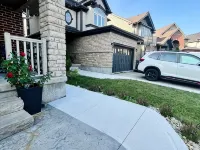 Comfort Quarters In Guelph! Your Cozy Home Away From Home. 궬프 호텔