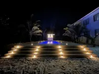 Charming 3-bedroom 2-bathroom Beachfront Beauty with separate living quarters Hotels in 