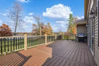 Brand New 2021 4 BR + den Lake House minutes to world class golf. - 4 stjerner