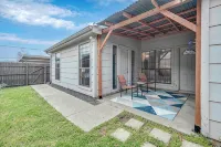 Adorable 2/2 Home-Patio, Games, Spa Vibes!  Weekend getaways or work stays - Homestays