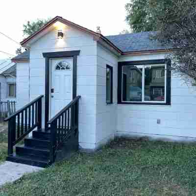 Downtown City Retreat | Pet Friendly | Sip, Lake, Repeat Hotel Exterior