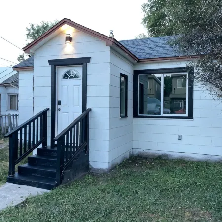 Downtown City Retreat | Pet Friendly | Sip, Lake, Repeat
