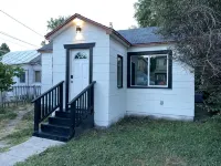 Downtown City Retreat | Pet Friendly | Sip, Lake, Repeat - Homestays