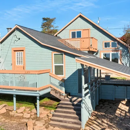 Harbor View Retreat/Hot Tub/ Fire Pit/Pet Friendly