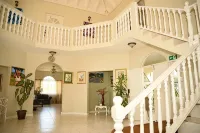 Retreat Guesthouse Luxury Suites - Wifi