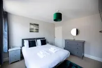 Eighty-Eight, Cathedral View with Private Parking & EV Charger - balcony