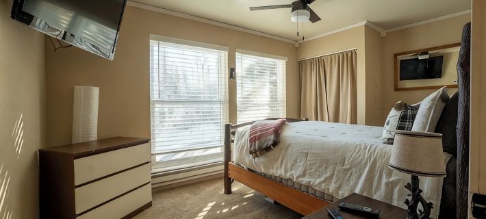 Tranquil 2-bedroom condo in Brian Head with pool and sauna ブライアン・ヘッドのホテル