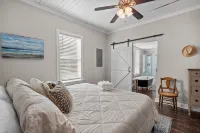 Southport Salty Patriot-Walk to DT/Pets/Fully fenced with firepit! - Homestays