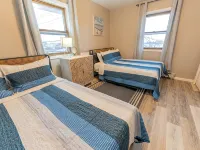 Lake Views, Cozy 2-bedroom condo newly remodeled, downtown Escanaba Hotel di Escanaba