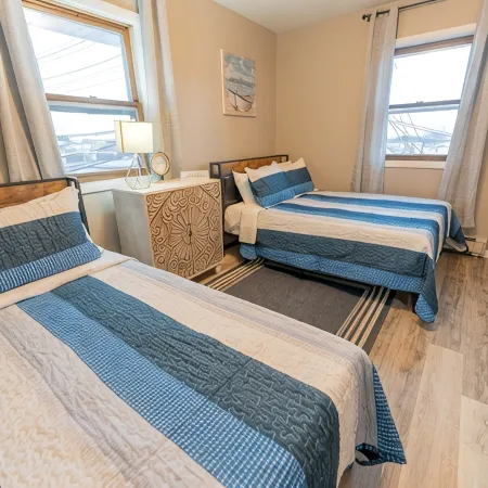 Lake Views, Cozy 2-bedroom condo newly remodeled, downtown Escanaba