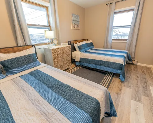 Lake Views, Cozy 2-bedroom condo newly remodeled, downtown Escanaba Отели в г. Эсканаба