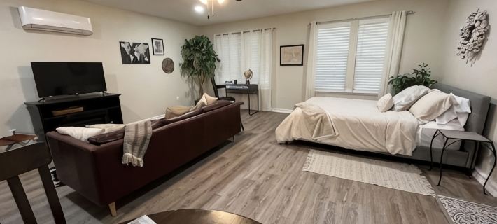 Charming Studio with fireplace Hotels in Williamson County