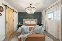 The Heritage House: Family and Pet Friendly Home with Pool and Spa - 4-Star