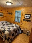Escape to the Lake - Rustic 3-bedroom log-sided cabin nestled amongst the pines - Alppimaja