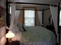 Savannah Whitemarsh Island Cottage on Private Riverfront Estate with Dock - Country Houses