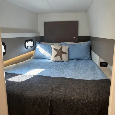 Amazing 4 Bdrm, 4 Bath Catamaran - Purpus