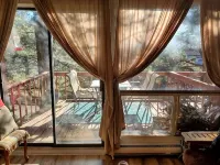 Tiny, Quiet, 2nd-Story, Private Condo with No TV - Wifi