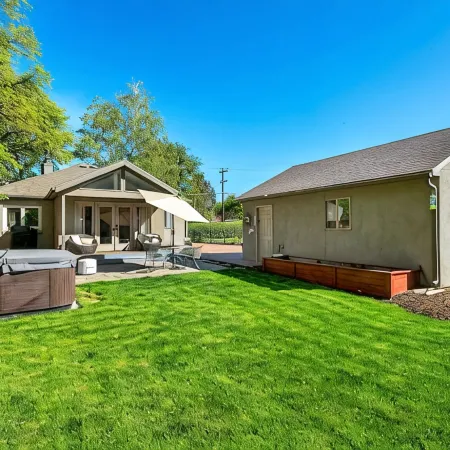 Cozy, Convenient Holladay Bungalow w/ Amenities