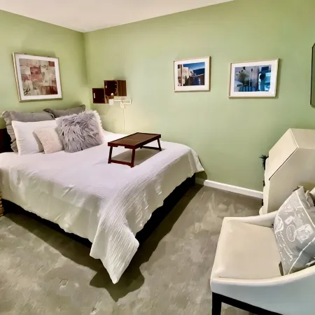 Stylish Seaside Guest House, Walking to Beach