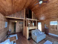 Cozy little cabin with creek access.  Great for fishing or tubing! - Kitchens