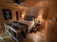 NEW Twin River Cabin - 3 Bedroom Lodge Cabin - Views Soquee River - Homestays