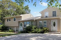 Cape May 4 Bed Pool Oasis,Dog Friendly, Sleeps 10, Outdoor shower + Firepit + EV - Pools